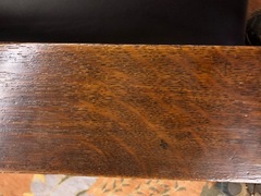 Image top of arm showing finish and quartered oak grain.